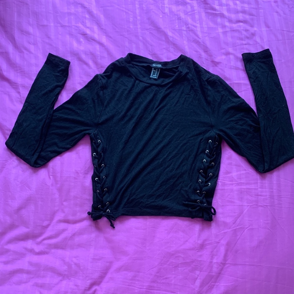 🌸2/$25🌸 Forever 21 Black Long Sleeved Top 🖤